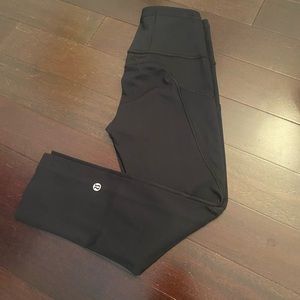 Lululemon wunder under capris with raised dots